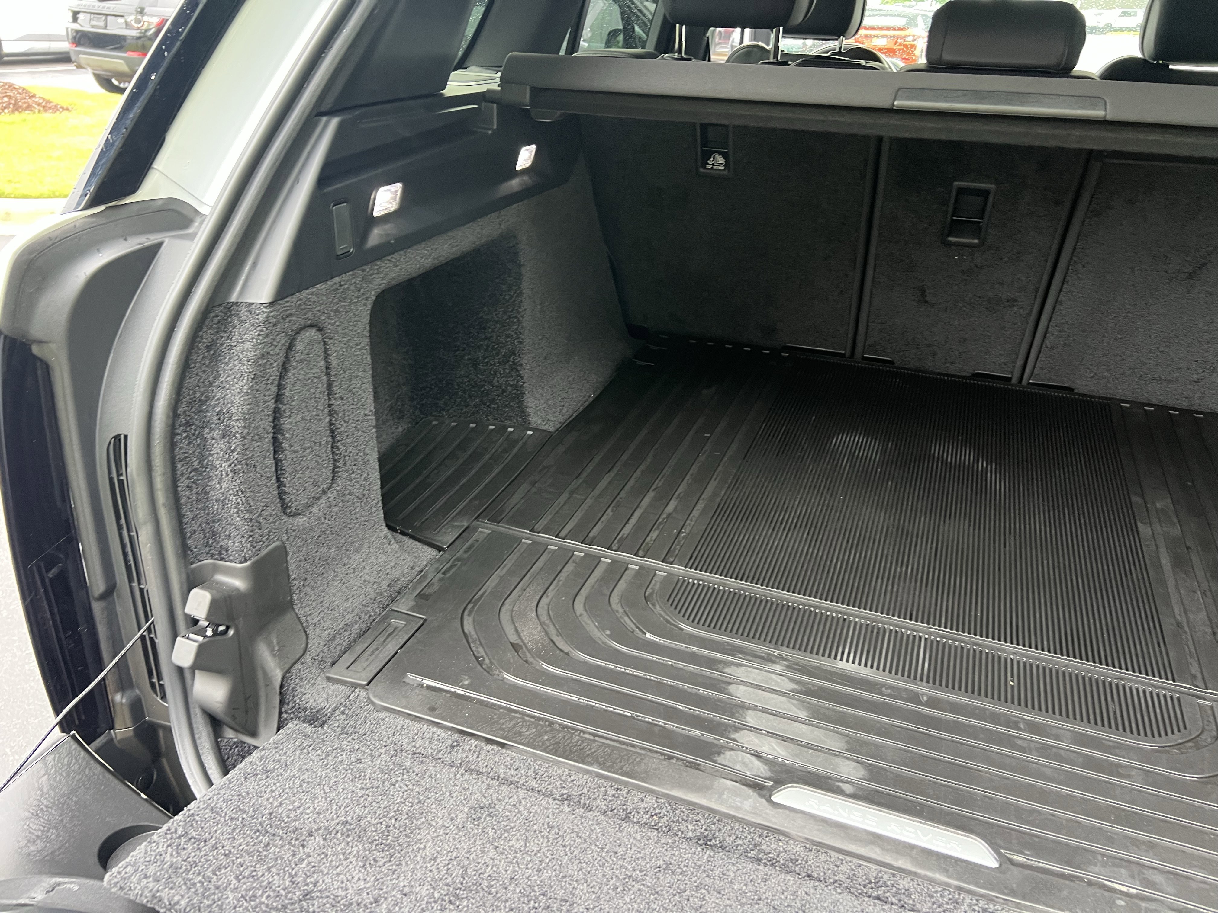 Certified 2025 Land Rover Range Rover SE AWD/4WD image 37
