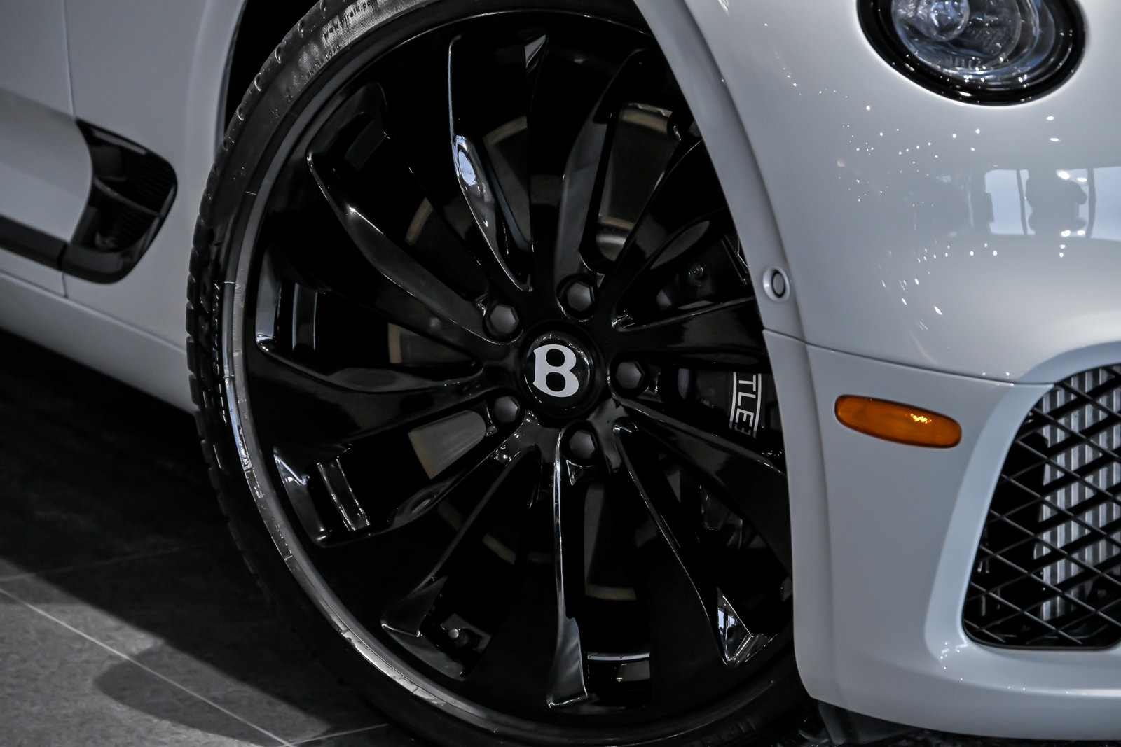 Used 2024 Bentley Continental GT image 3