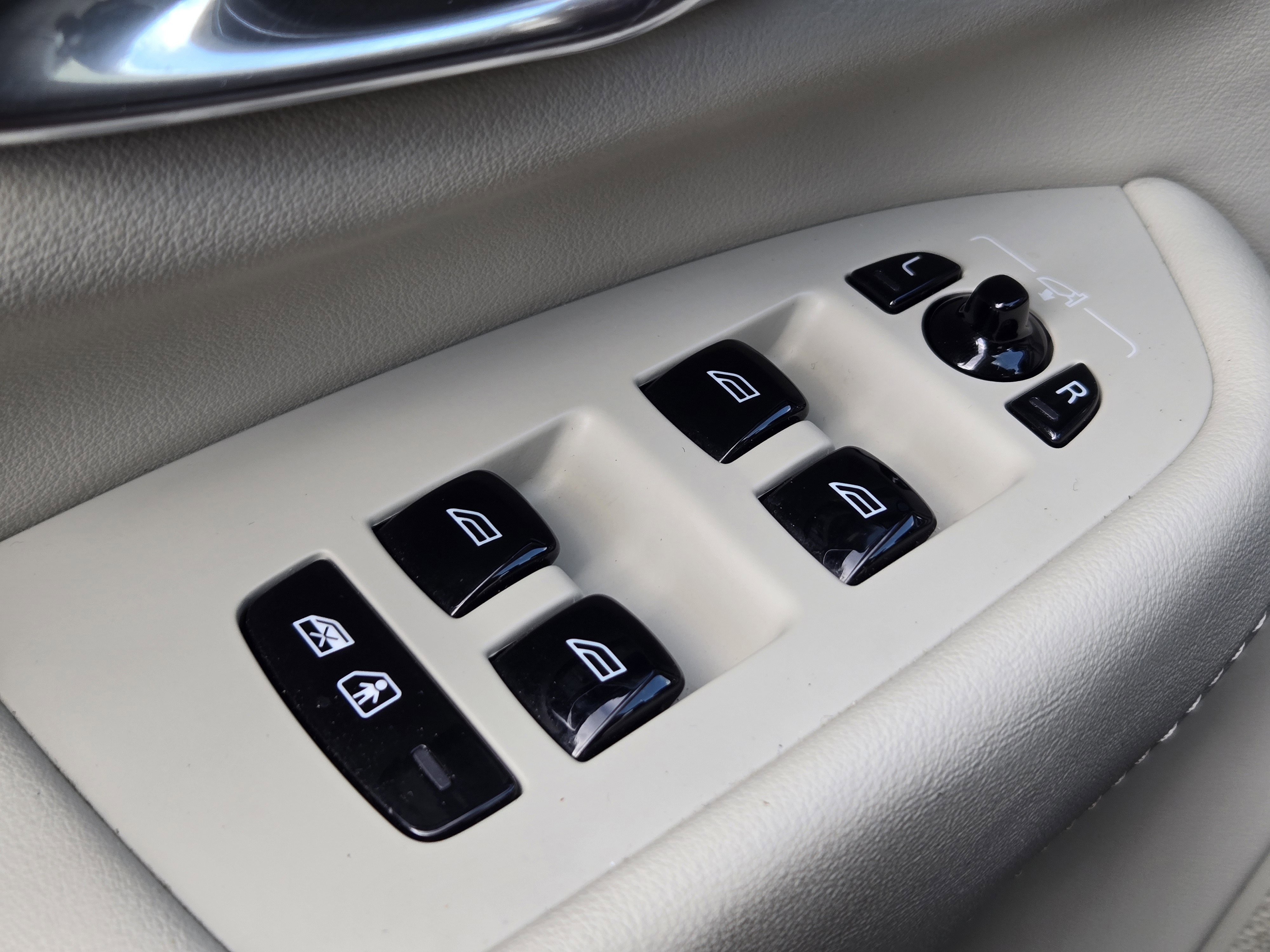 Used 2023 Volvo XC90 B6 Plus w/ Protection Package Premier image 30