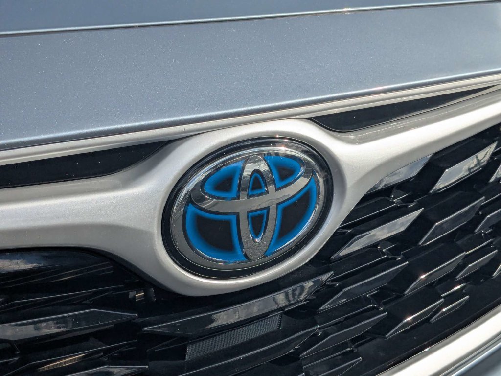 Used 2021 Toyota Highlander XLE AWD/4WD image 11