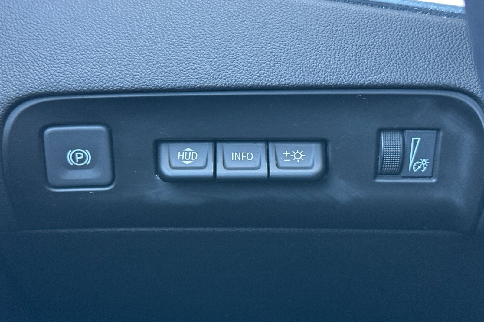 Used 2024 Buick Enclave Premium image 42