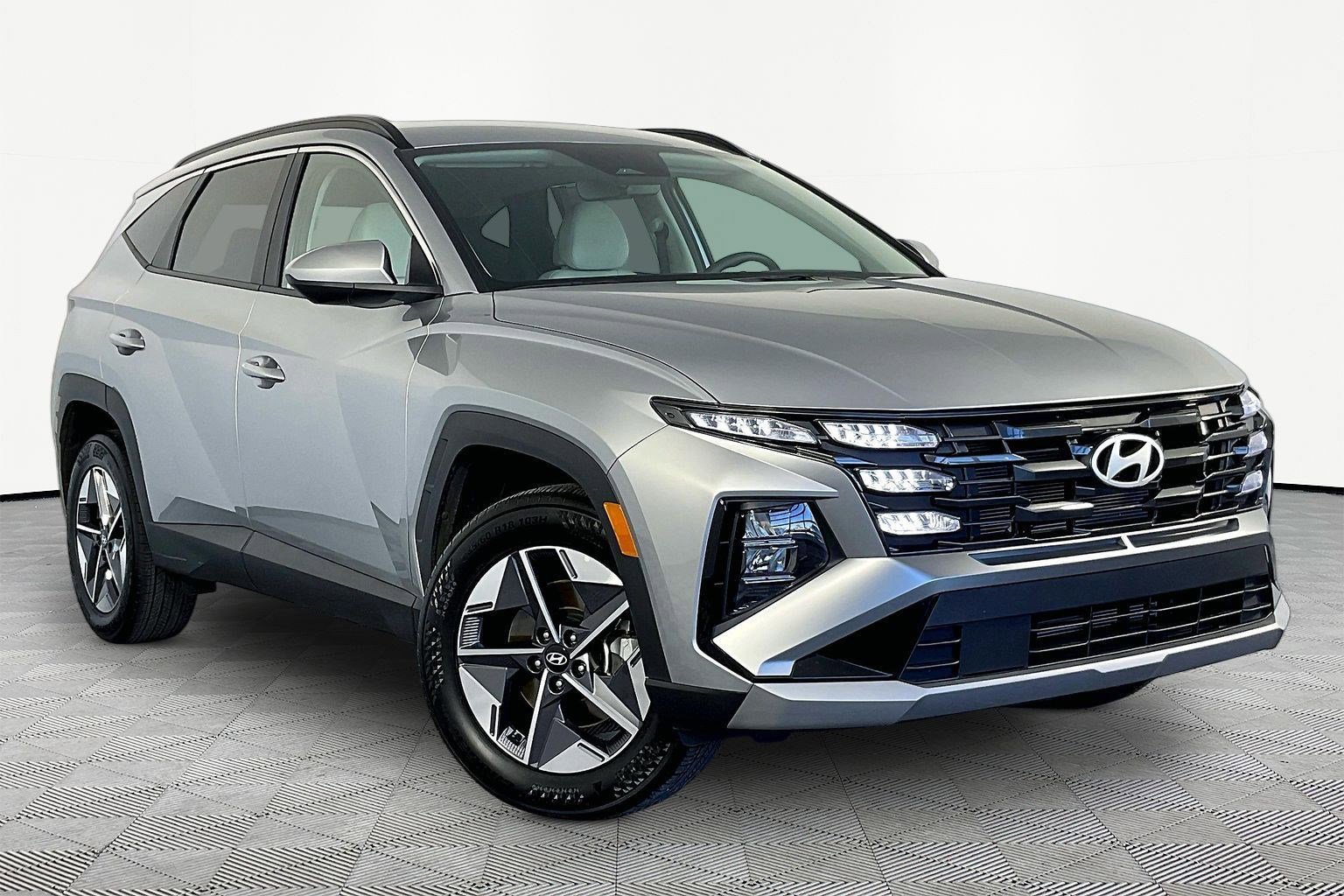 Certified 2025 Hyundai Tucson SEL image 3