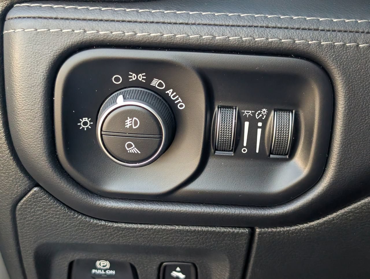 Used 2025 RAM 1500 Limited AWD/4WD image 23