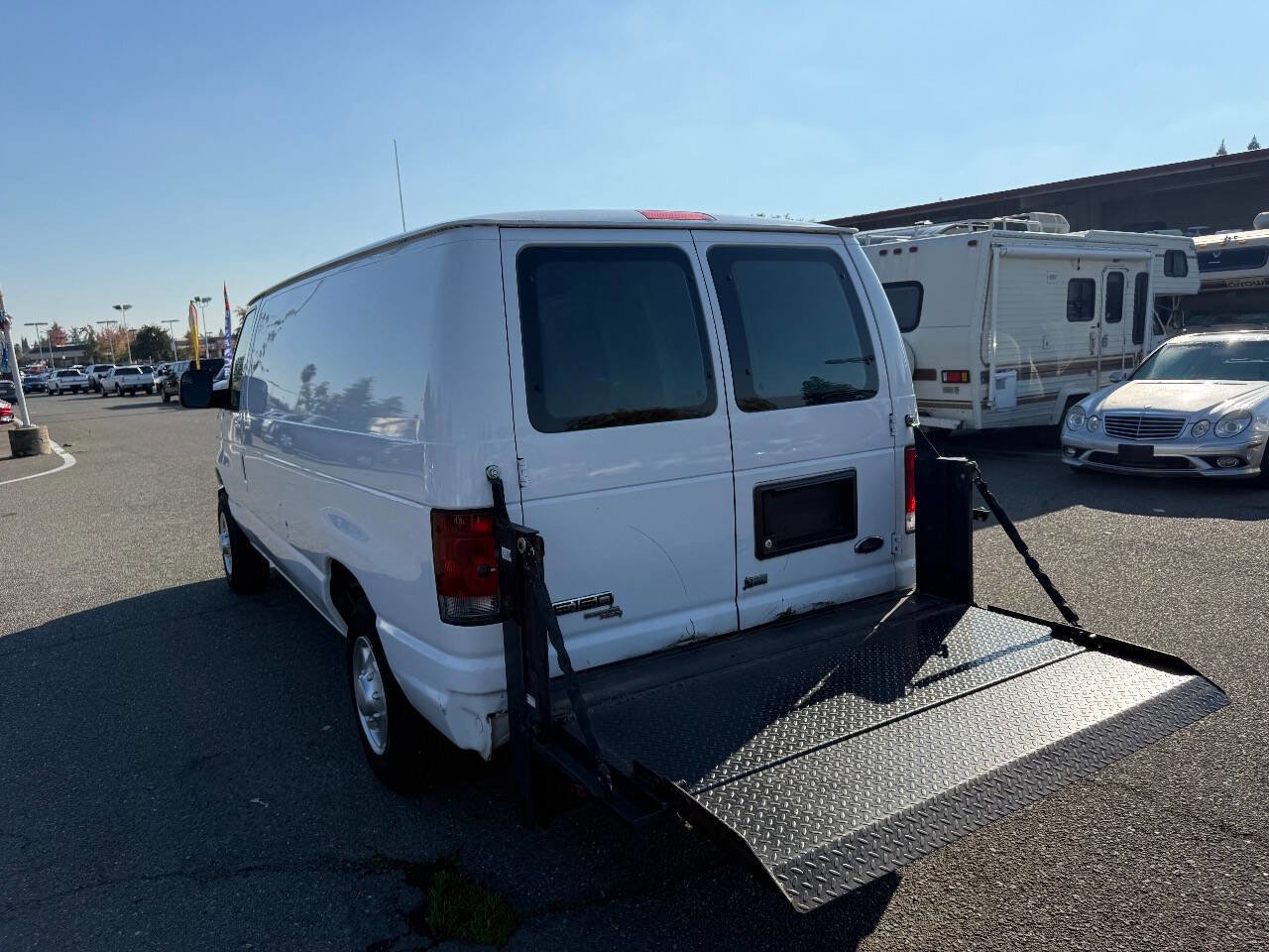 Used 2011 Ford E-150 and Econoline 150 w/ Commercial Cargo Van Pkg image 12
