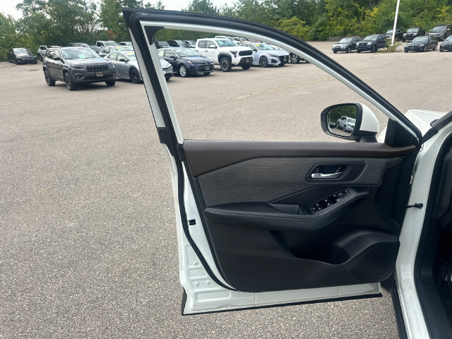 Used 2022 Nissan Rogue SV AWD/4WD image 26