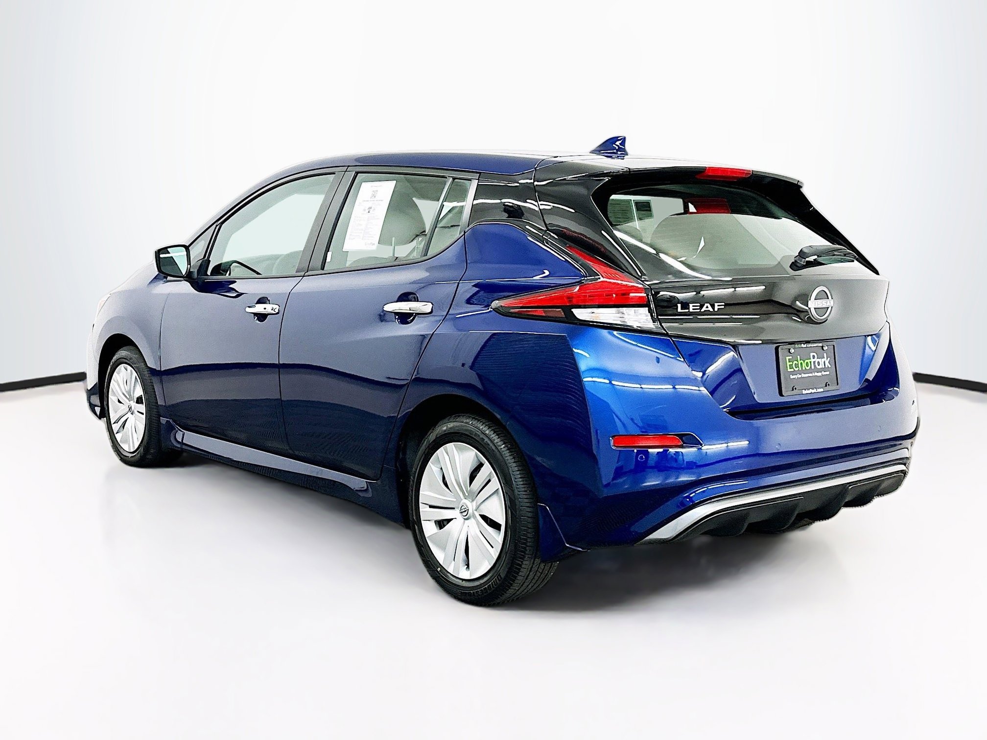 Used 2025 Nissan Leaf S image 5