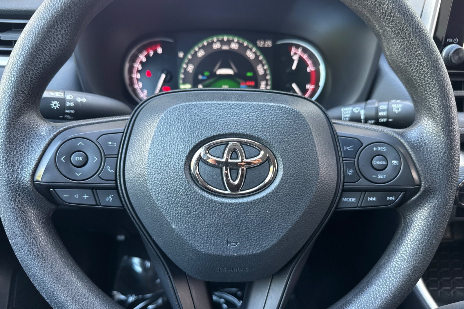 Used 2025 Toyota RAV4 XLE FWD image 11