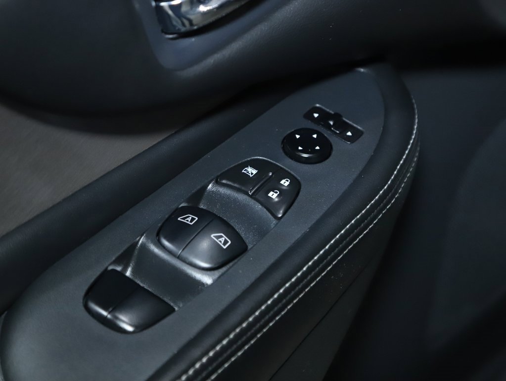 Used 2023 Nissan Murano SV image 16