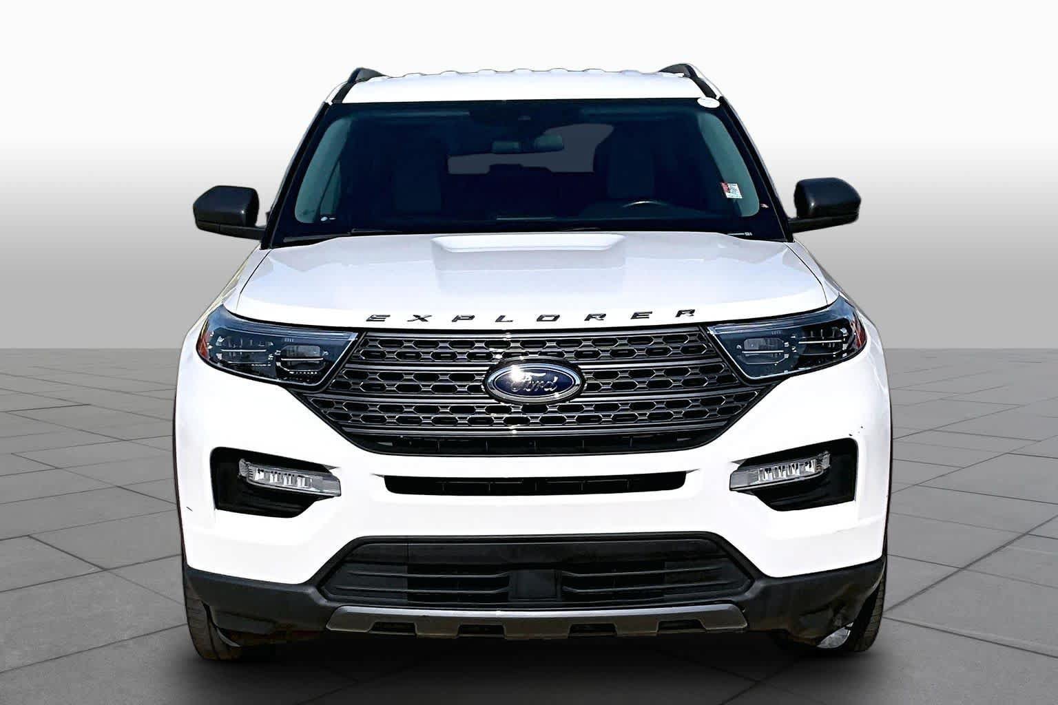 Used 2021 Ford Explorer XLT w/ Equipment Group 202A AWD/4WD image 5