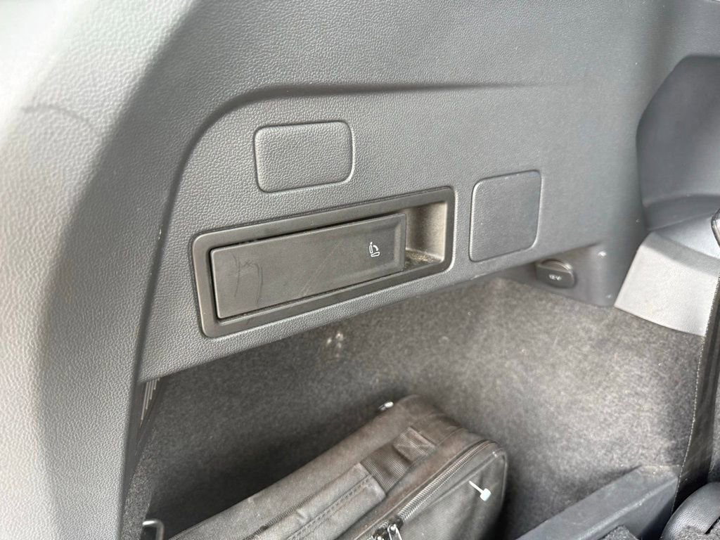 Used 2019 Volkswagen Tiguan SEL w/ 3rd Row Seat Package image 10