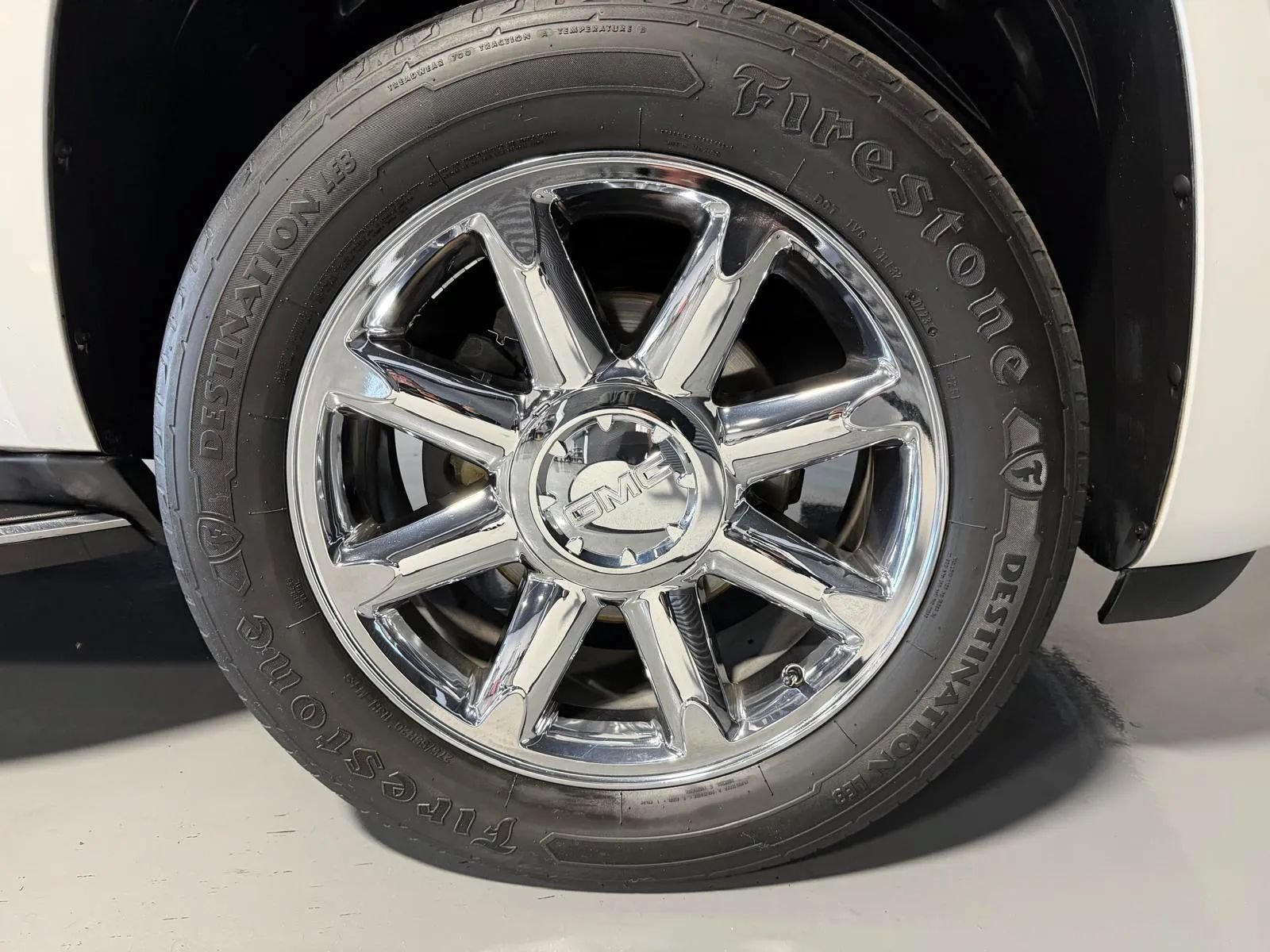 Used 2012 GMC Yukon XL Denali RWD image 9