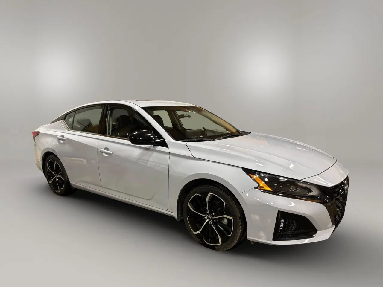 Used 2023 Nissan Altima 2.5 SR w/ SR Premium Package image 8