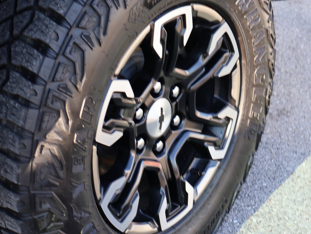 Used 2024 Chevrolet Silverado 1500 ZR2 image 39