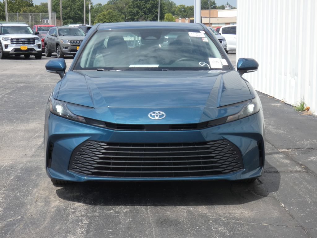 Used 2025 Toyota Camry LE FWD image 4