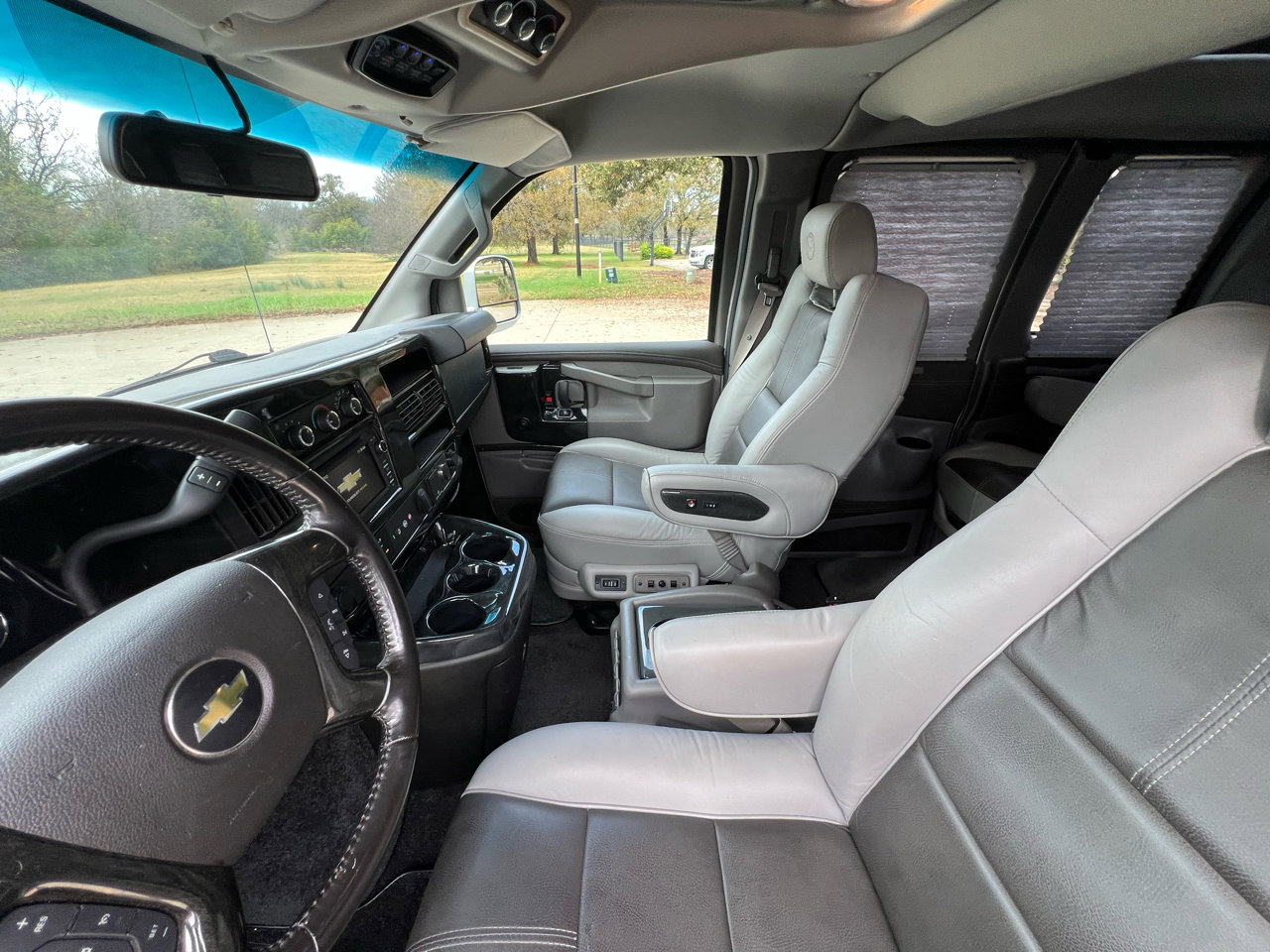 Used 2018 Chevrolet Express 2500 w/ Enhanced Convenience Package image 18