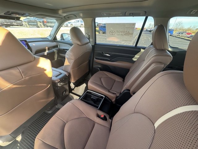 New 2026 Toyota Grand Highlander Platinum image 17