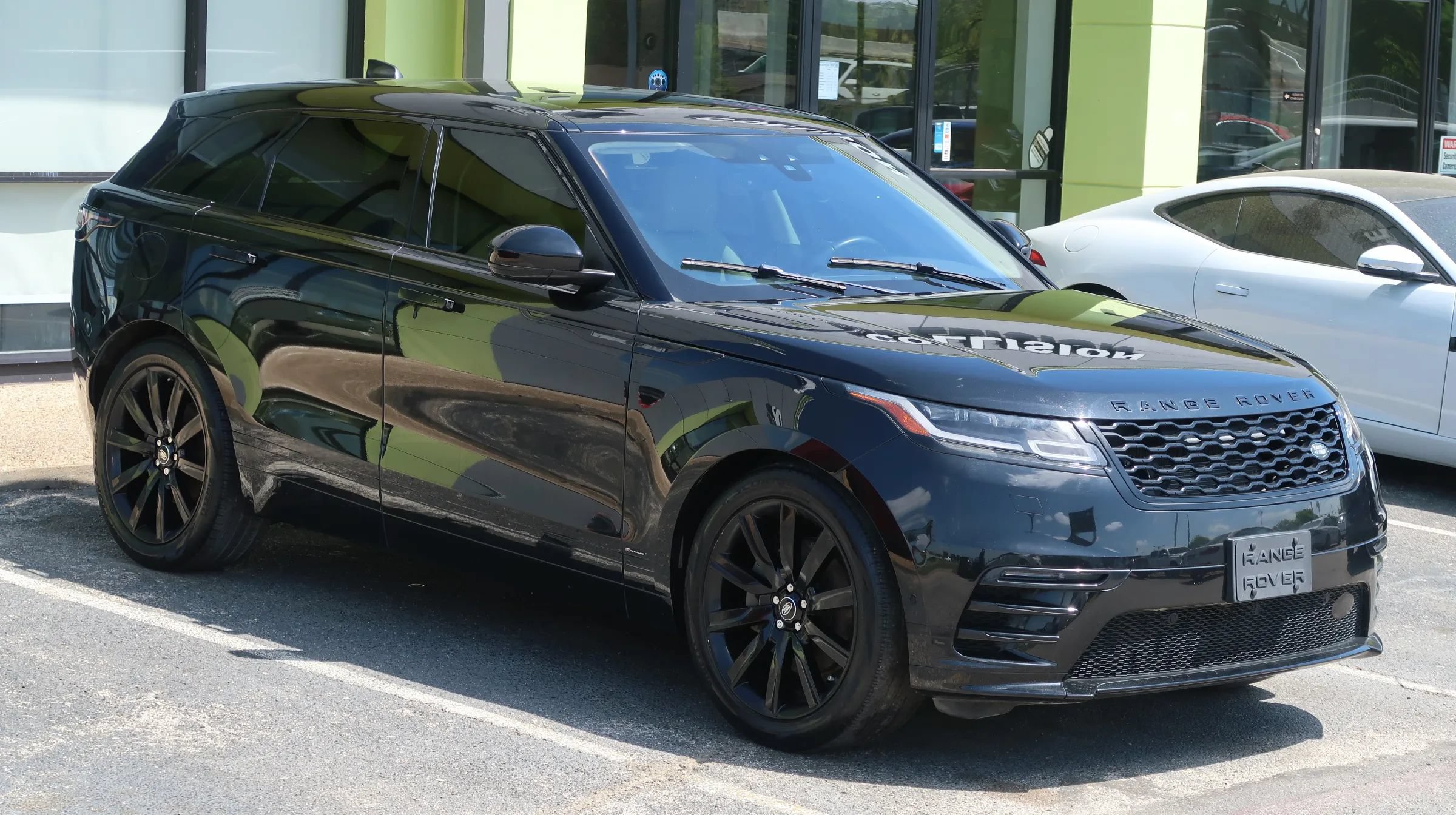 Used 2019 Land Rover Range Rover Velar R-Dynamic SE AWD/4WD image 5