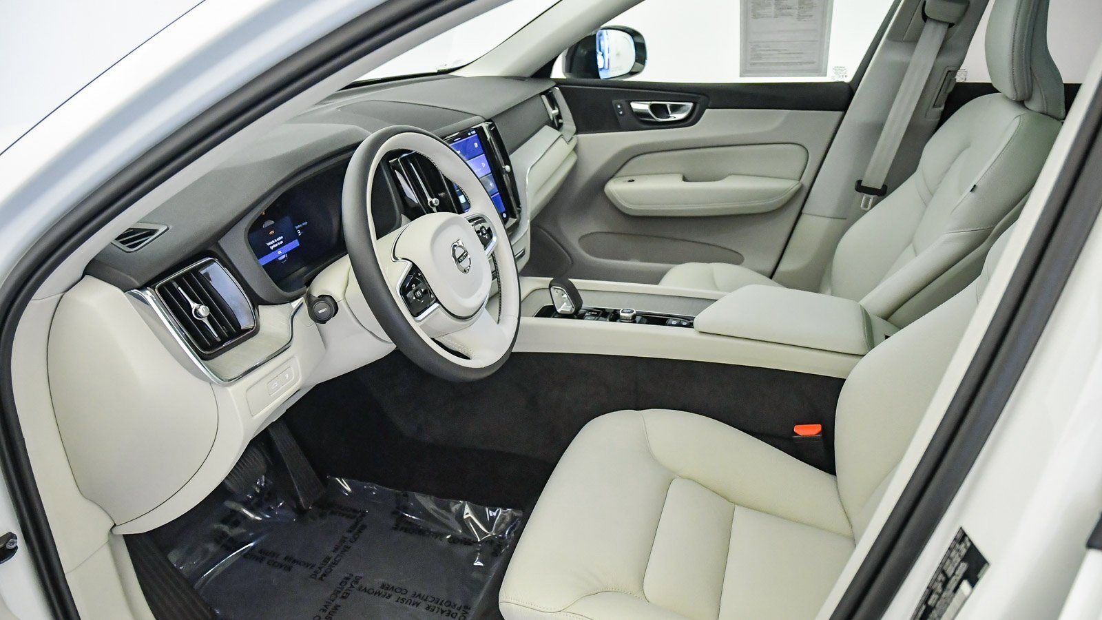 Certified 2025 Volvo XC60 T8 Plus w/ Protection Package Premier image 18