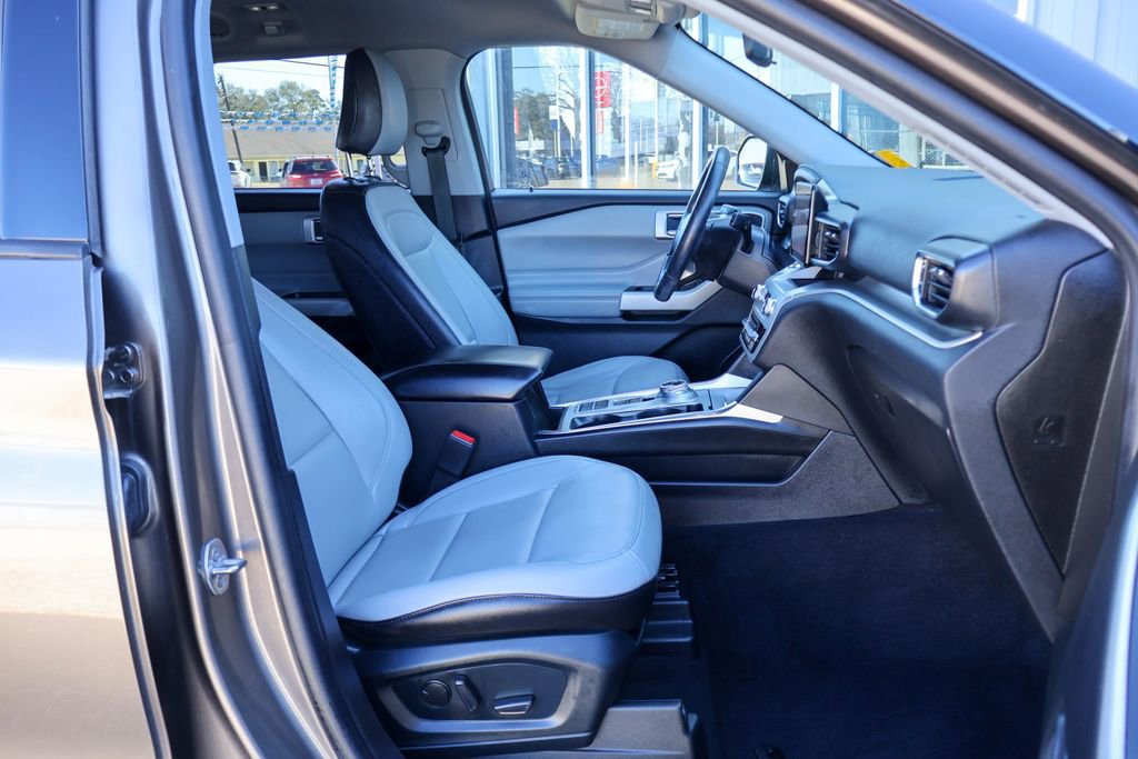 Used 2021 Ford Explorer XLT w/ Equipment Group 202A image 8