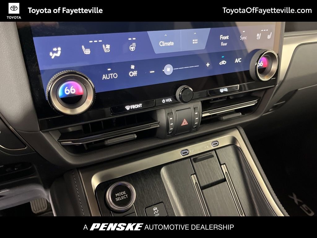 Used 2025 Lexus GX 550 w/ Accessory Package (Z1) AWD/4WD image 32