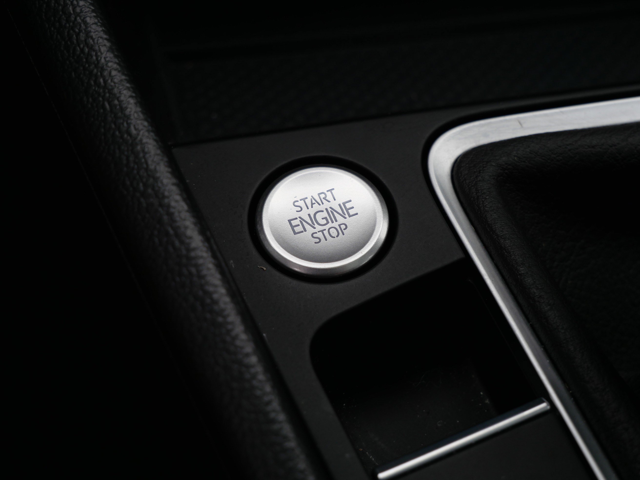 Used 2025 Volkswagen Jetta SE w/ Sunroof Package FWD image 25