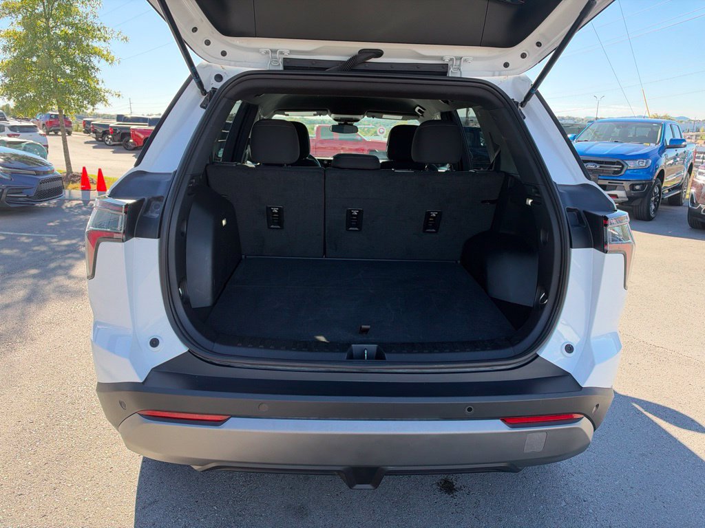 Used 2026 Chevrolet Equinox LT AWD/4WD image 27