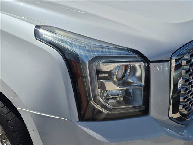 Used 2016 GMC Yukon Denali w/ Open Road Package AWD/4WD image 11