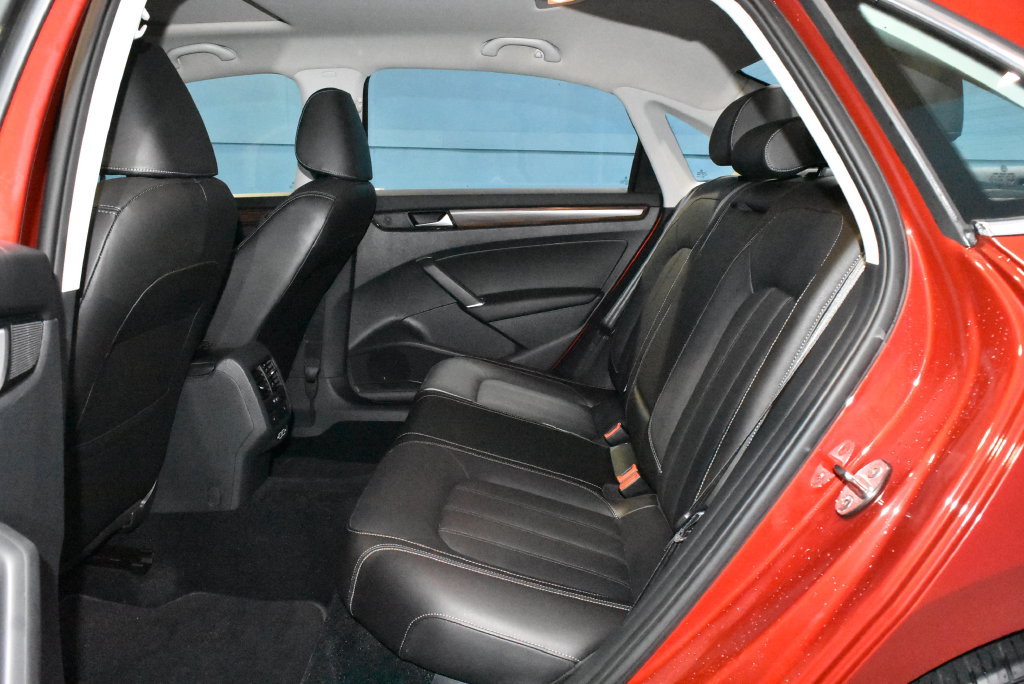 Used 2022 Volkswagen Passat 2.0T FWD image 18