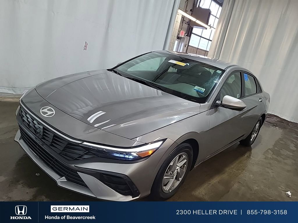 Used 2024 Hyundai Elantra SE image 1