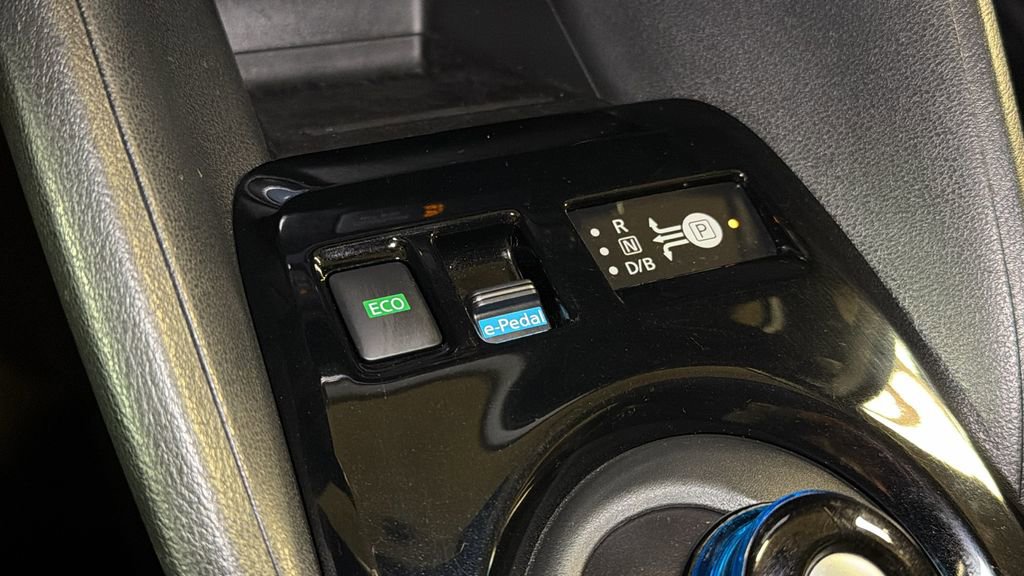 Used 2018 Nissan Leaf SV w/ SV Technology Package image 28