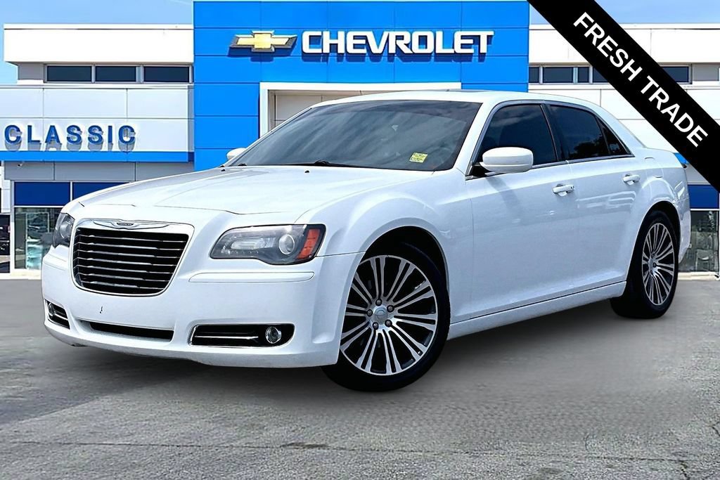 Used 2013 Chrysler 300 S RWD image 2