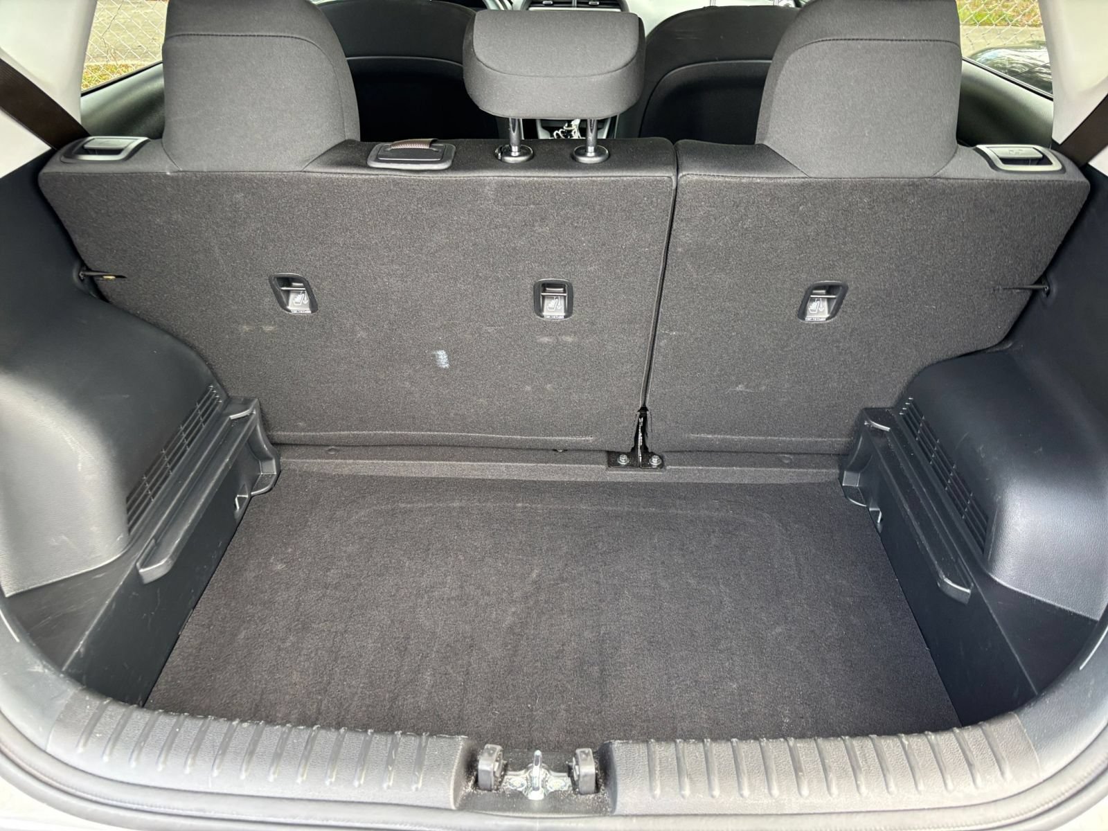 Used 2025 Kia Soul LX w/ LX Technology Package FWD image 29