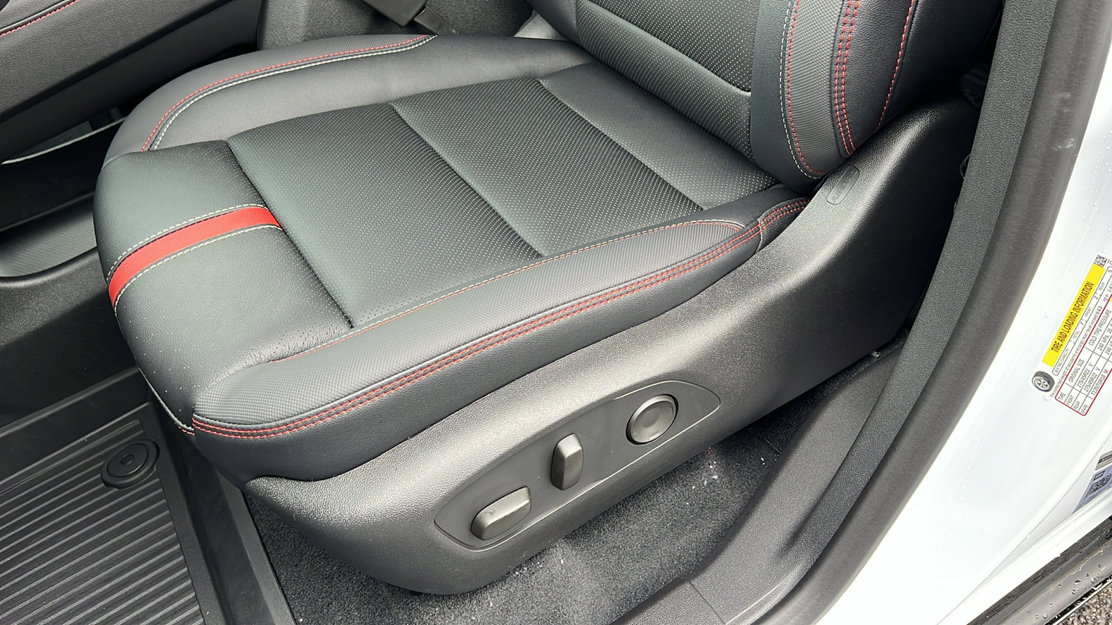 New 2026 Chevrolet Traverse RS w/ LPO, Floor Liner Package image 22