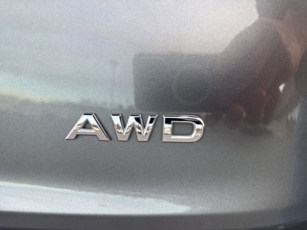 Used 2023 Nissan Rogue S image 10