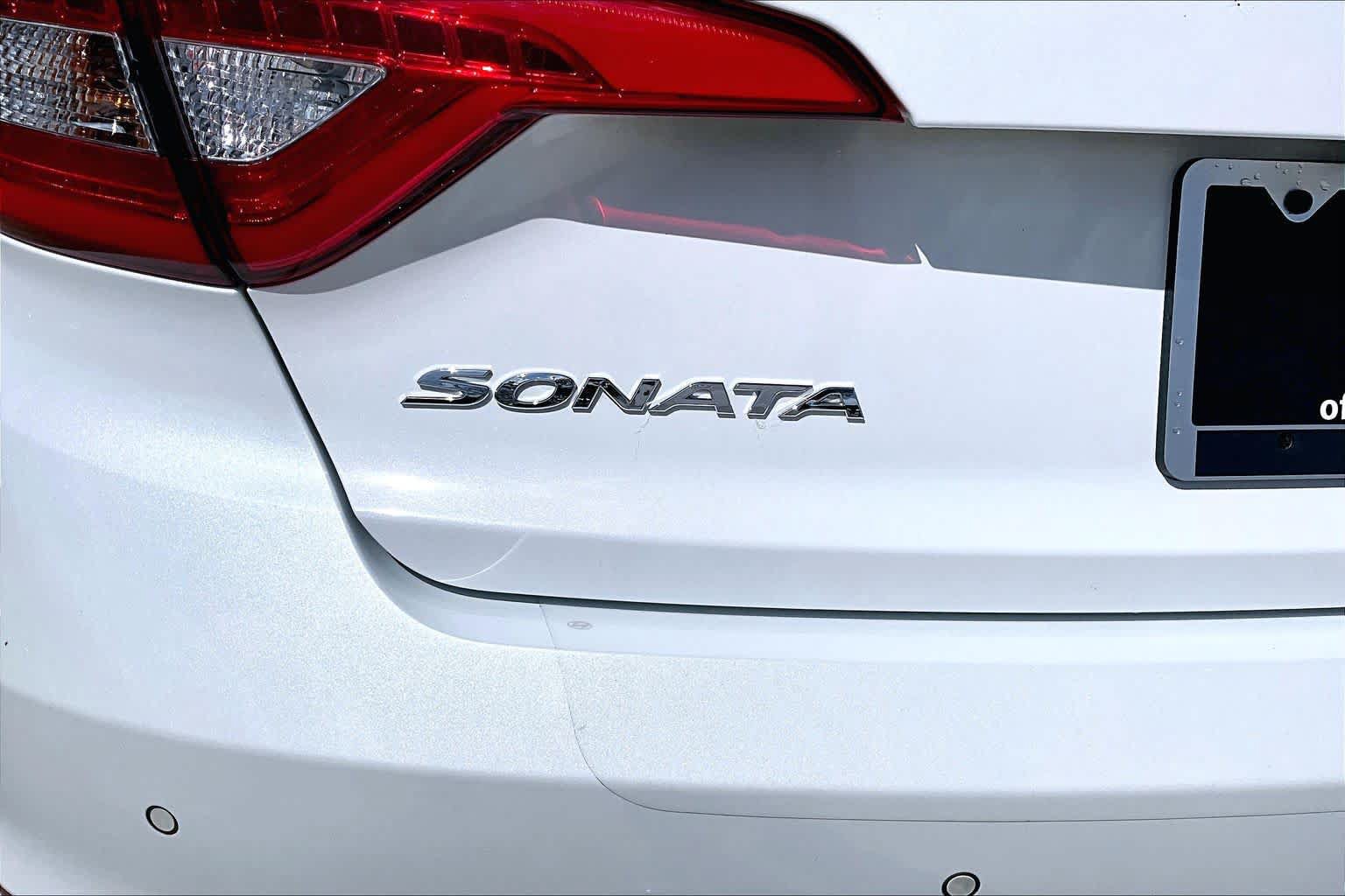 Used 2017 Hyundai Sonata Limited 2.0T FWD image 9