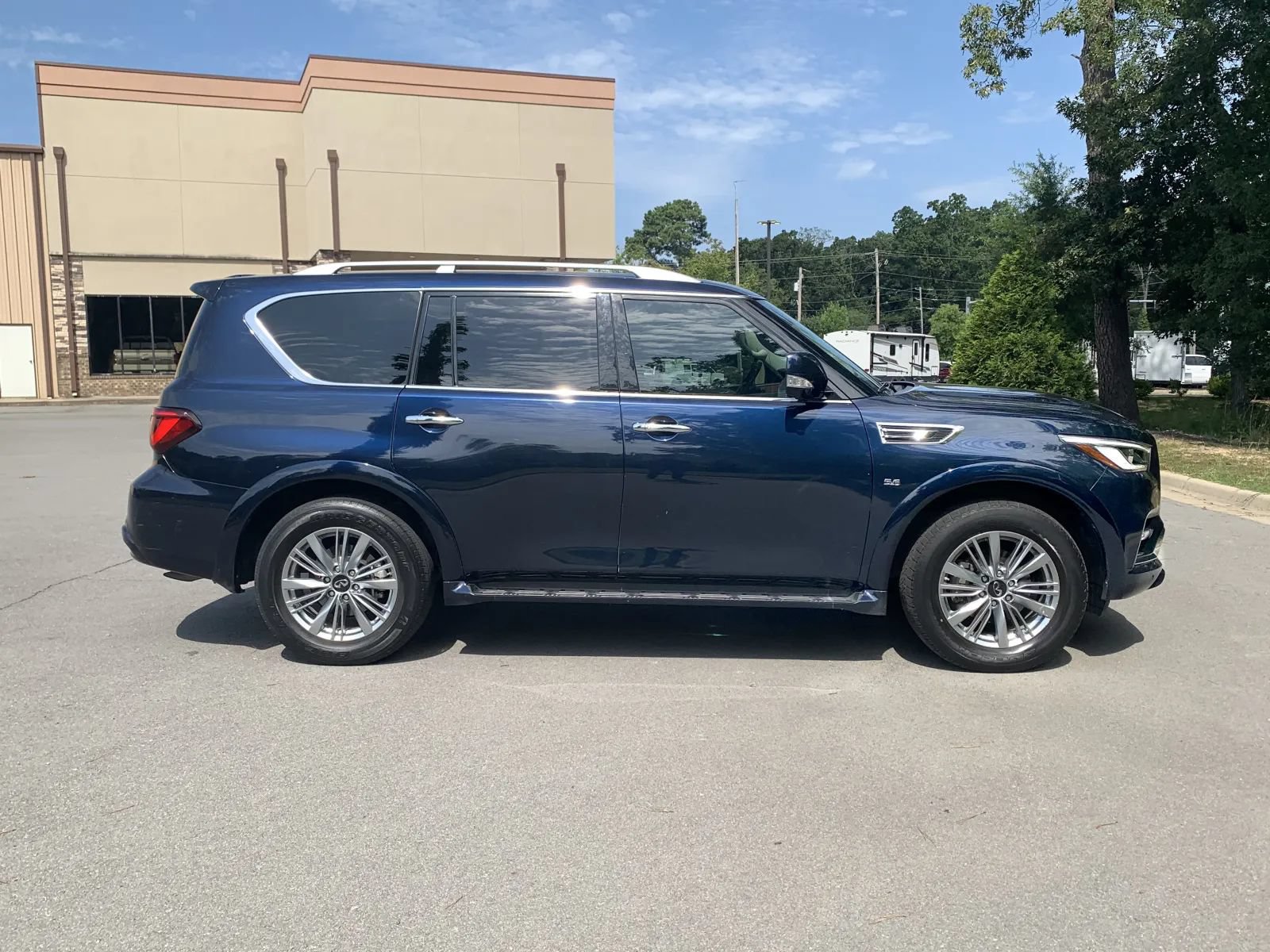 Used 2018 INFINITI QX80 2WD w/ Driver Assistance Package image 8