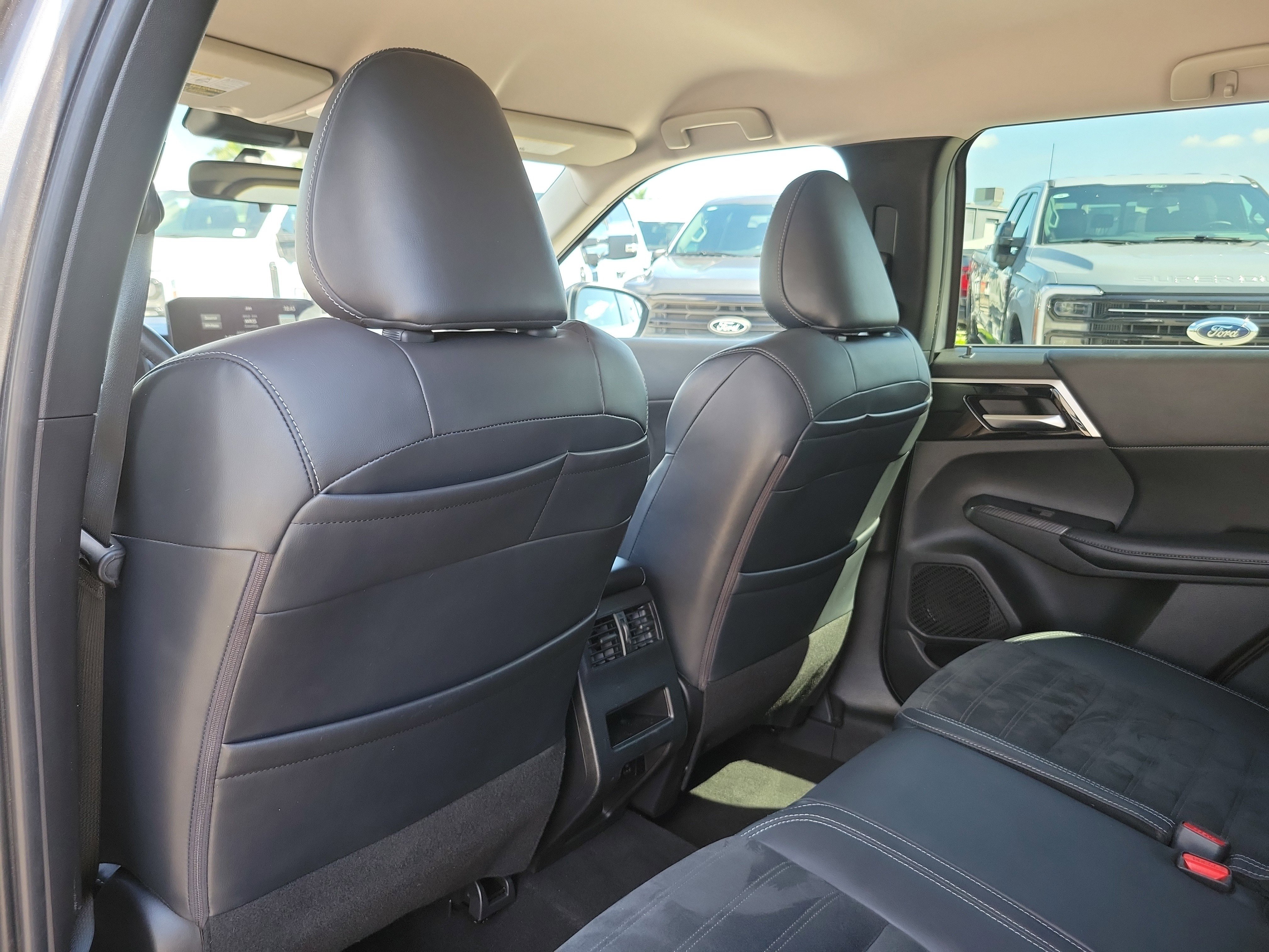 Used 2022 Mitsubishi Outlander SE AWD/4WD image 14