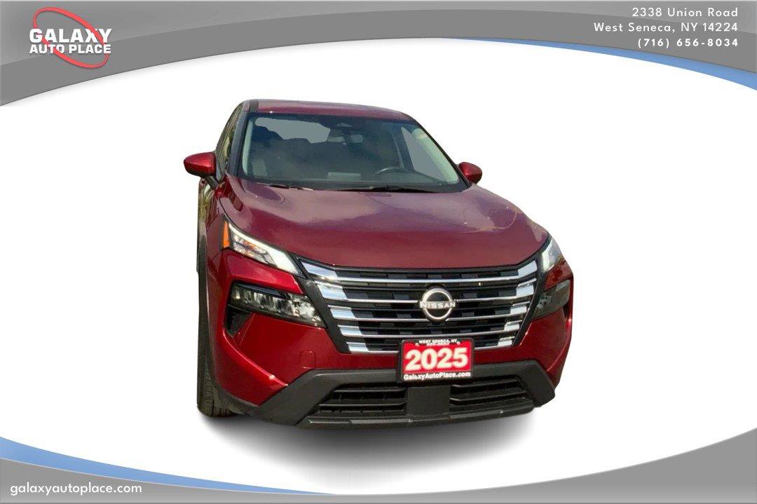 Used 2025 Nissan Rogue SV AWD/4WD image 3