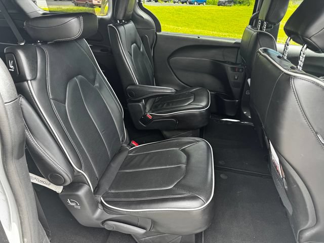 Certified 2025 Chrysler Pacifica Limited FWD image 15