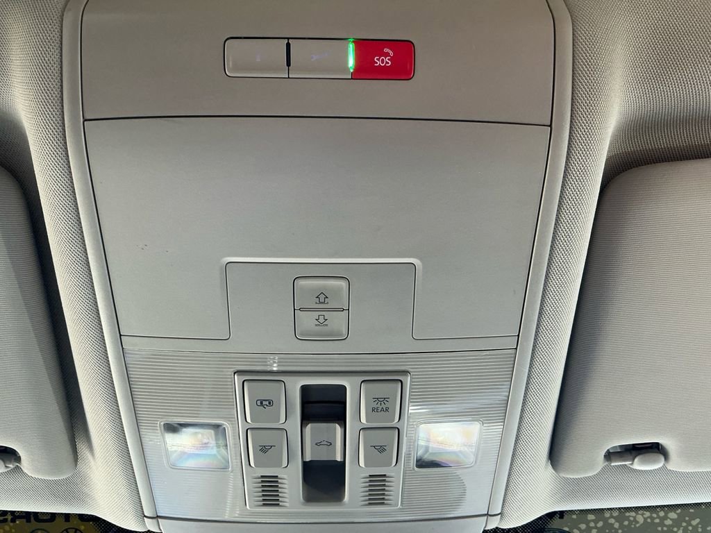 Used 2021 Volkswagen Atlas SEL R-Line image 25