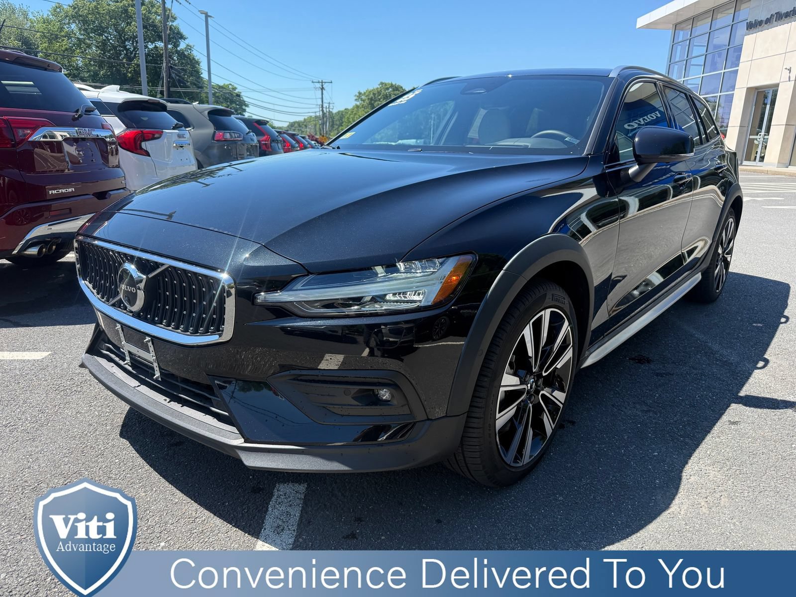Certified 2025 Volvo V60 B5 Cross Country Ultra w/ Protection Package Premier AWD/4WD image 4
