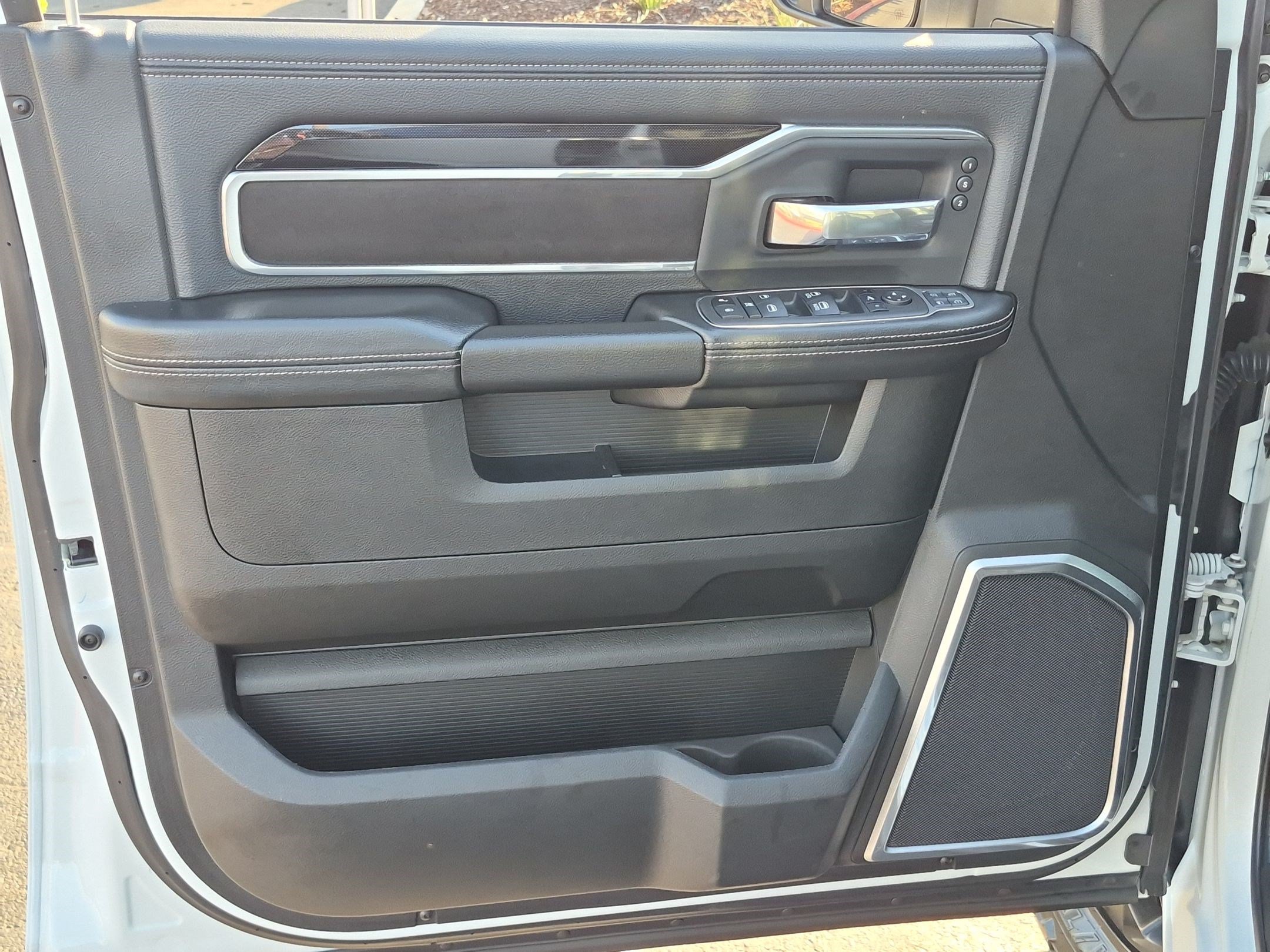 Used 2023 RAM 3500 Laramie AWD/4WD image 14
