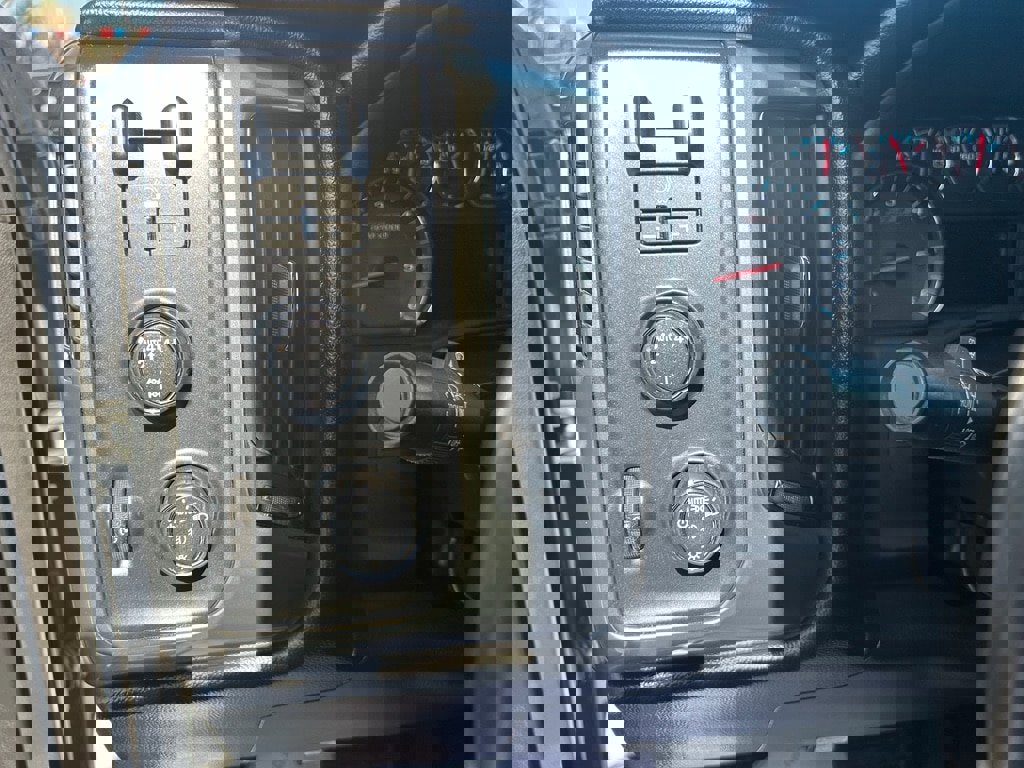 Used 2018 Chevrolet Silverado 1500 LT w/ All Star Edition image 18