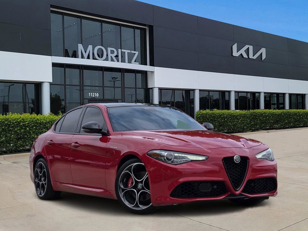 Used 2022 Alfa Romeo Giulia Veloce image 1