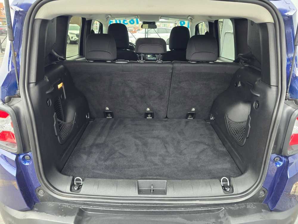Used 2019 Jeep Renegade Latitude w/ Cold Weather Group AWD/4WD image 11