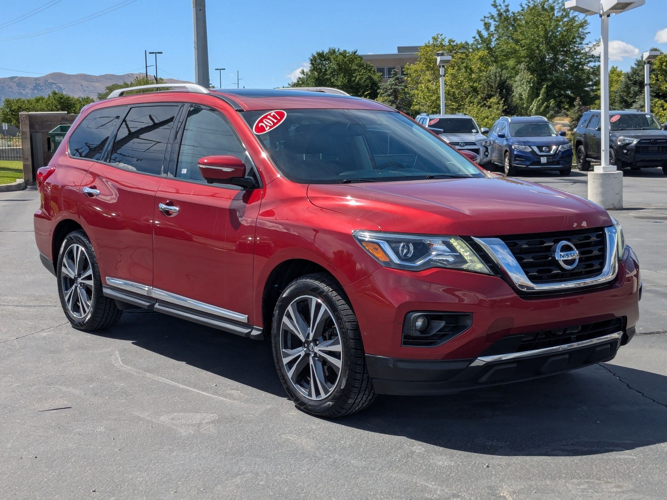 Used 2017 Nissan Pathfinder Platinum w/ Family Entertainment Package AWD/4WD image 7