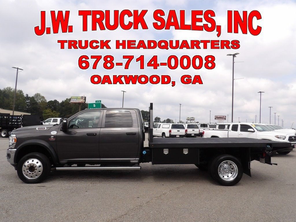 Used 2023 RAM 5500 Tradesman w/ Chrome Appearance Group AWD/4WD image 2