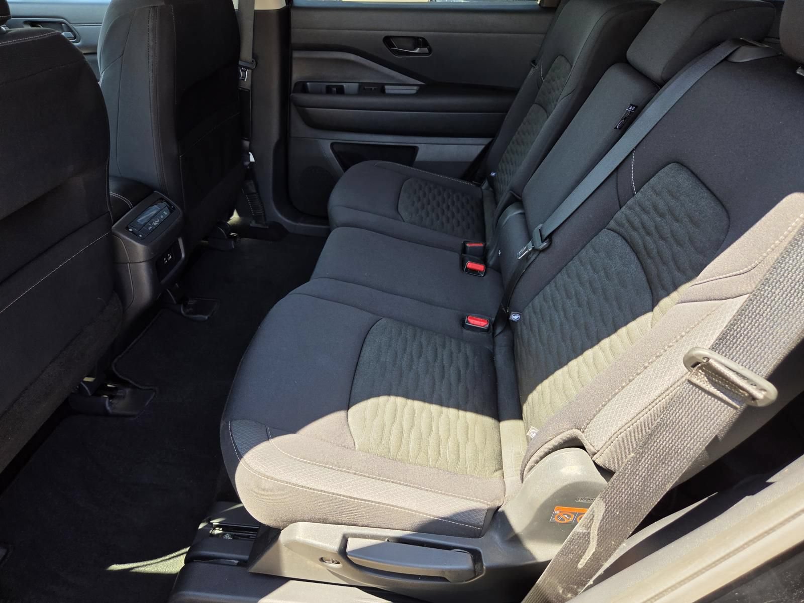 Certified 2025 Nissan Pathfinder SV FWD image 16