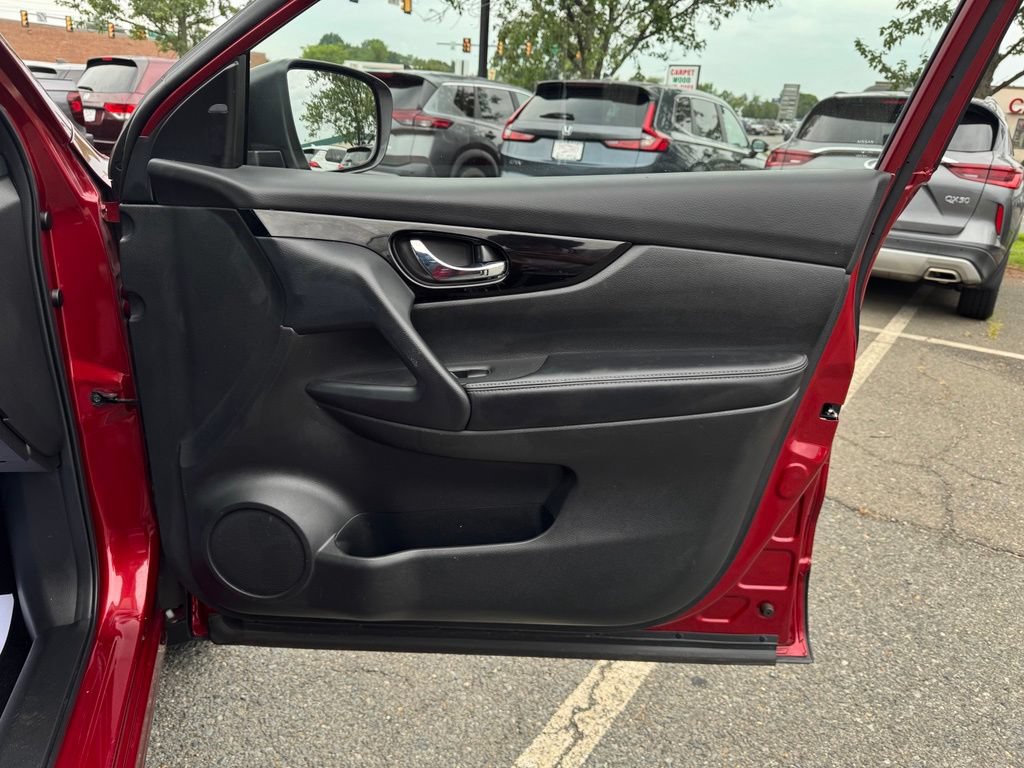 Used 2022 Nissan Rogue Sport SV AWD/4WD image 16