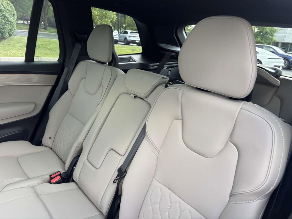 New 2026 Volvo XC90 T8 Plus w/ Protection Package Premier image 27